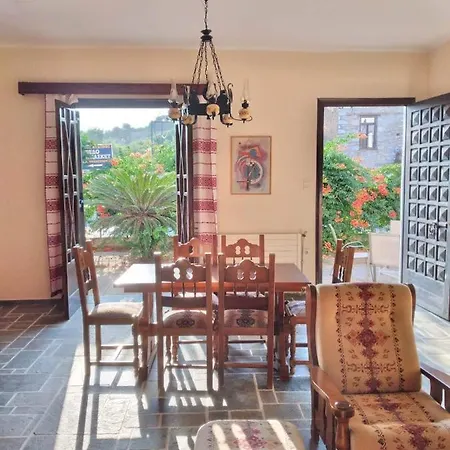بيت للعطل Chrysa's House *